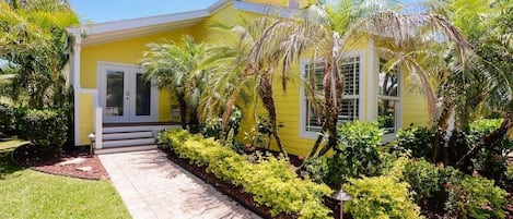 Completely renovated Island Style Beach house with in walking distance to the white sands  of Jensen Beach. Owner spared no expense making sure you will be amazed when you walk through the doors to this Tropical Paradise.

