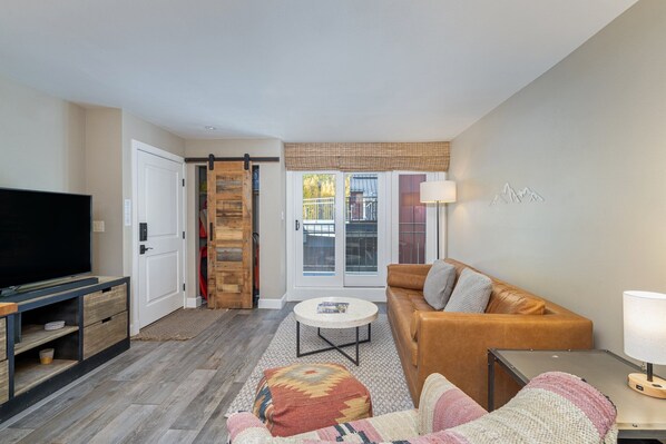 This ski-in/ski-out cmulti-level condo features an open concept living/kitchen area family room.