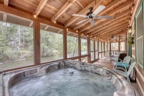Bain à remous intérieur