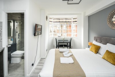 NEW Sleek & Modern Studio in the Heart of Chelsea