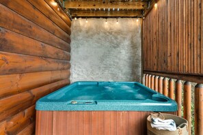 Indoor spa tub
