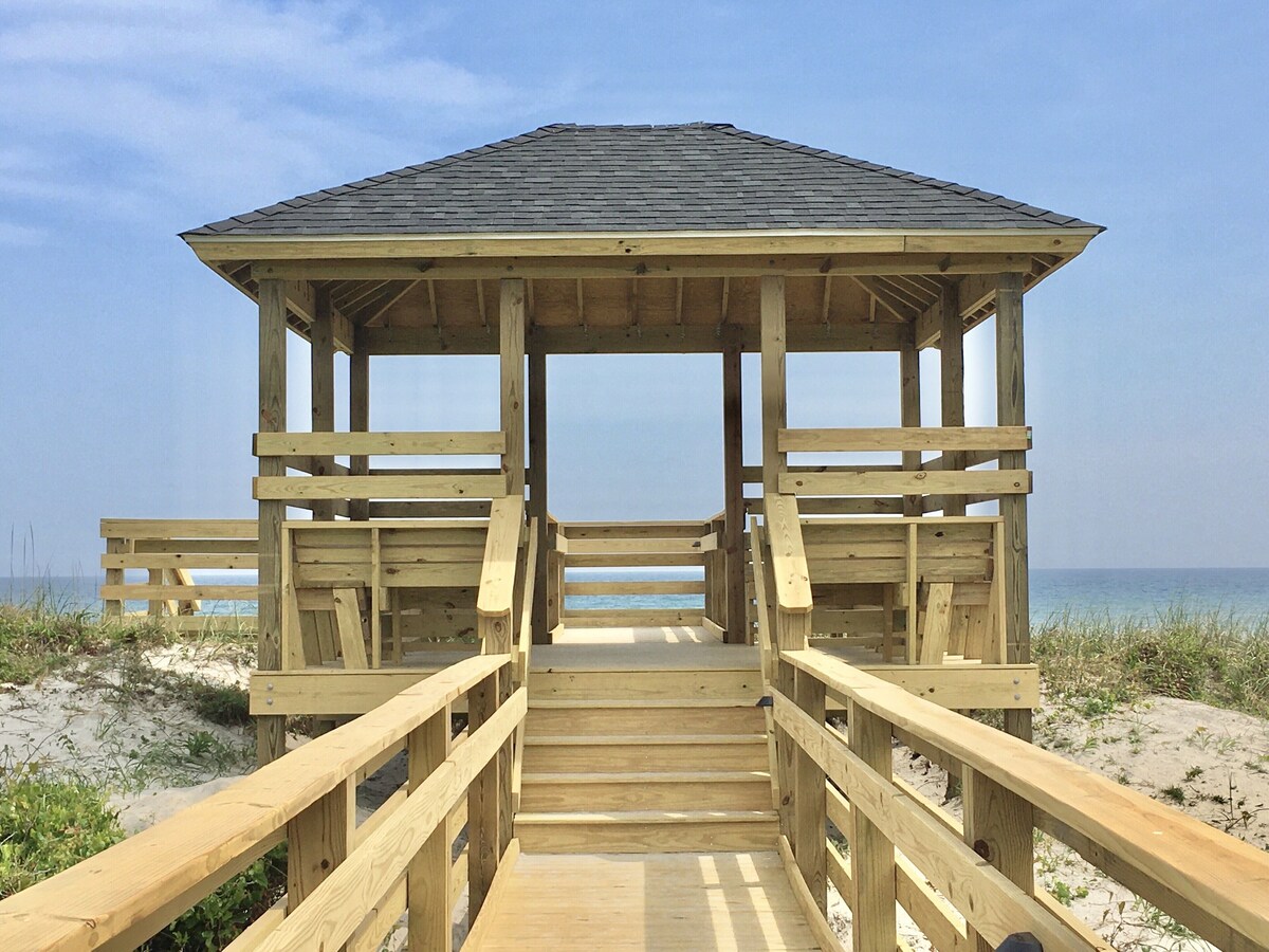 Oceanside Complex Private Beach Access   Pool WiFi Kitchen