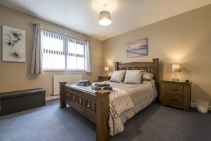 Harry's - 2 Bedroom Holiday Home - Tenby (3164)