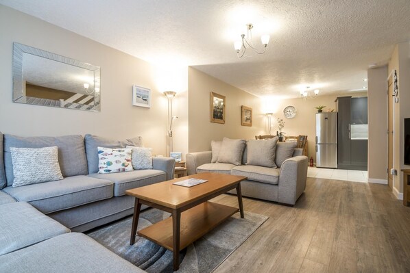 Harry's - 2 Bedroom Holiday Home - Tenby (3171)