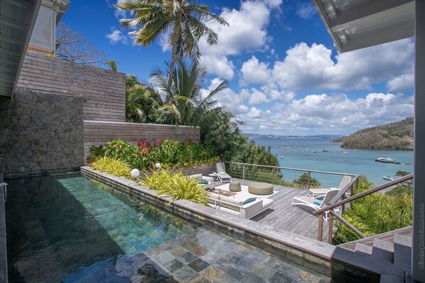 Villa rental in Trois-Îlets with sea view and pool. Luxury!