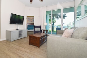 The Palms of Destin 1116 - Living Area with TV