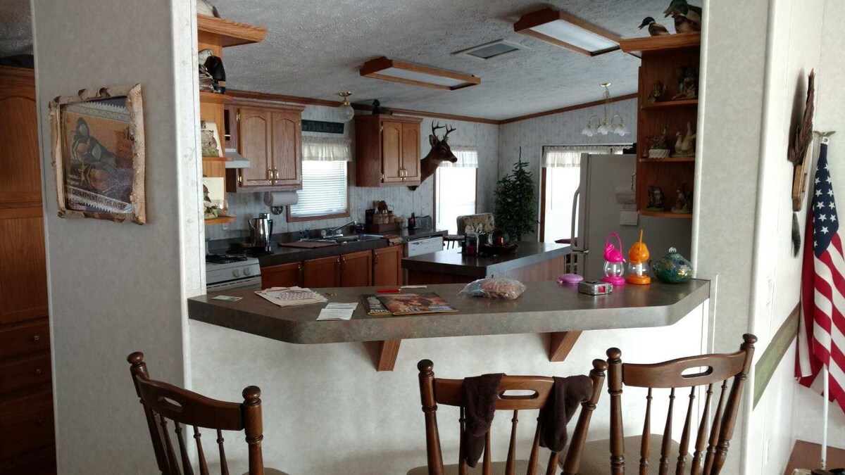 Spacious 3 bedroom year around cottage on beautiful Tallman lake near ludington.