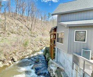 Sit right above the rushing waters of the Roaring Fork Stream in the 4-person Hot Tub.  