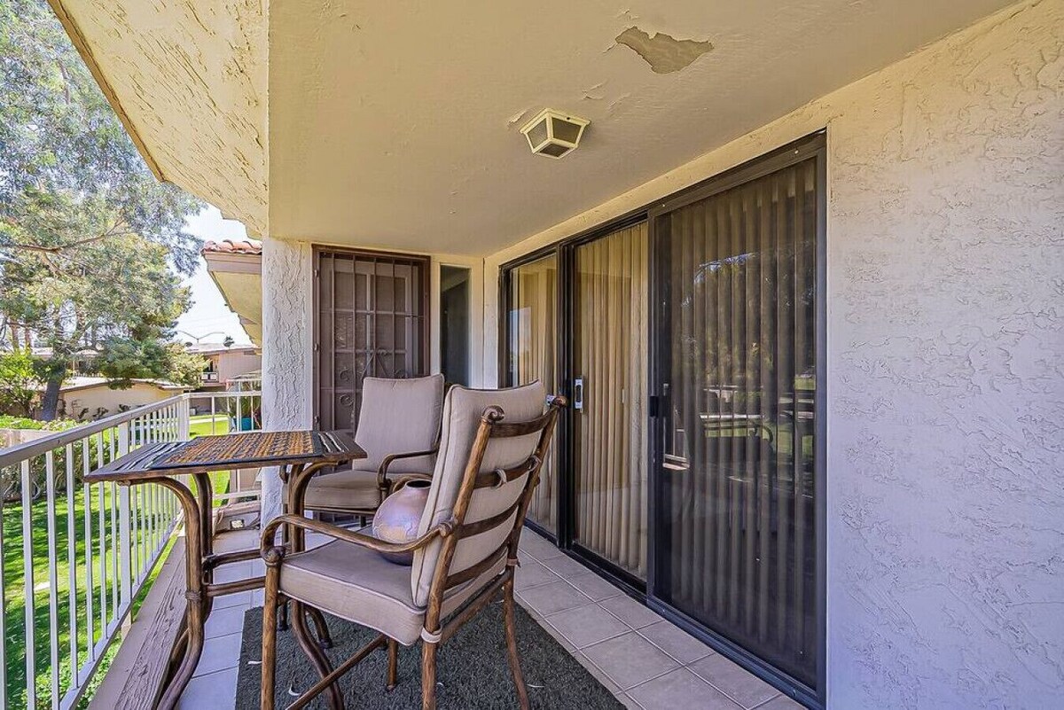 Cozy 2 bedroom Condo with Golf Course views
