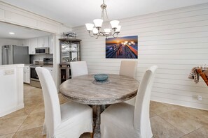 1112 Beachview Drive - Dining Space