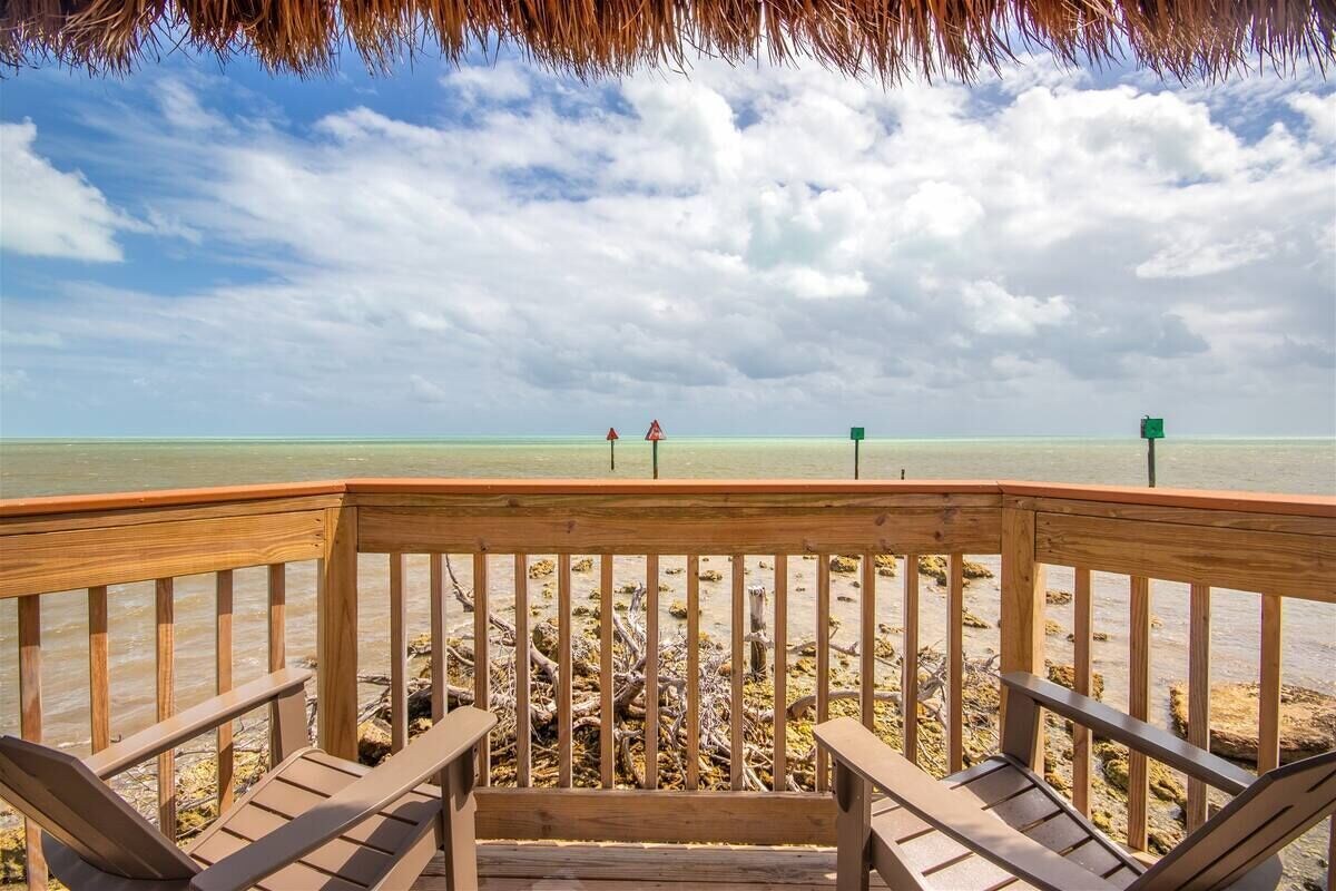 Tranquil Top Floor Suite w/ Lovely Views close to Attractions in the Upper Keys