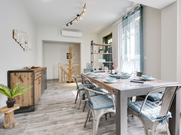 Tabelle, Möbel, Eigentum, Pflanze, Weiss, Stuhl, Holz, Zimmerpflanze, Interior Design, Beleuchtung