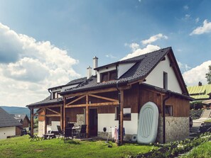 Cloud, Sky, Plant, Building, Window, Land Lot, Wood, Cottage, Residential Area, Rural Area