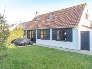 Sky, Plant, Property, Building, Window, Land Lot, Wood, Grass, Cottage, Residential Area