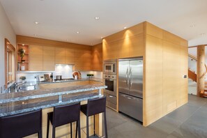 Modern kitchen with breakfast bar
