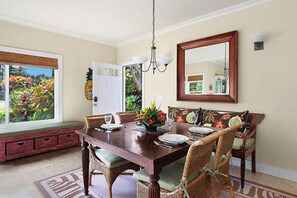 Regency Villas 111 Dining
