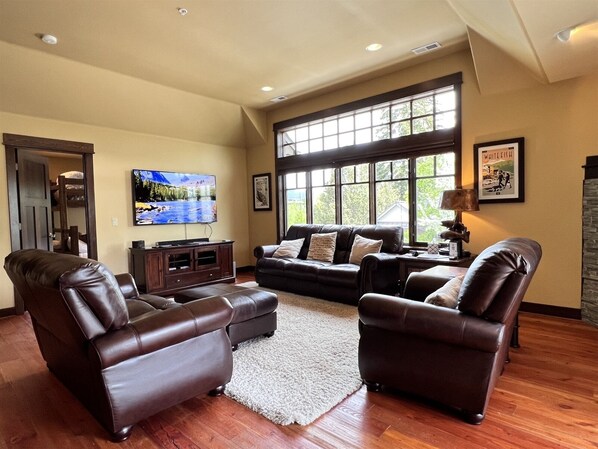 Lot of natural lighting to brighten up the space