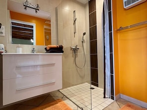 salle d'eau de la chambre "les diablotins"