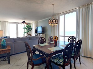Dining Area - Seating for 6