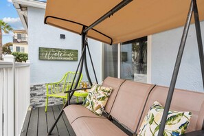 Outdoor swing
