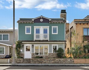 Front view of this special beach home. We cannot wait to host you in our beautiful town of Newport Beach!
                