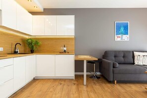 Fully equipped kitchenette. 