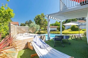 La piscine et sa terrasse 