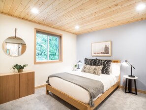 Downstairs Master Bedroom Queen Bed