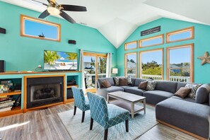 Enjoy time together in the spacious Living Area with High Ceilings and Lots of Light! (*Please note: Fireplace is not for guest use.)