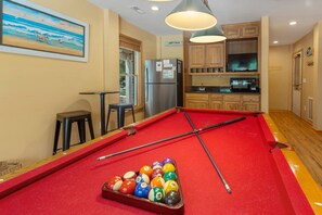 Pool table