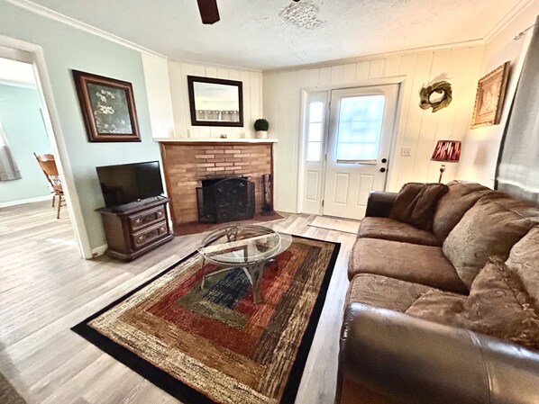 Working fire place, Roku tv and Wi-Fi 