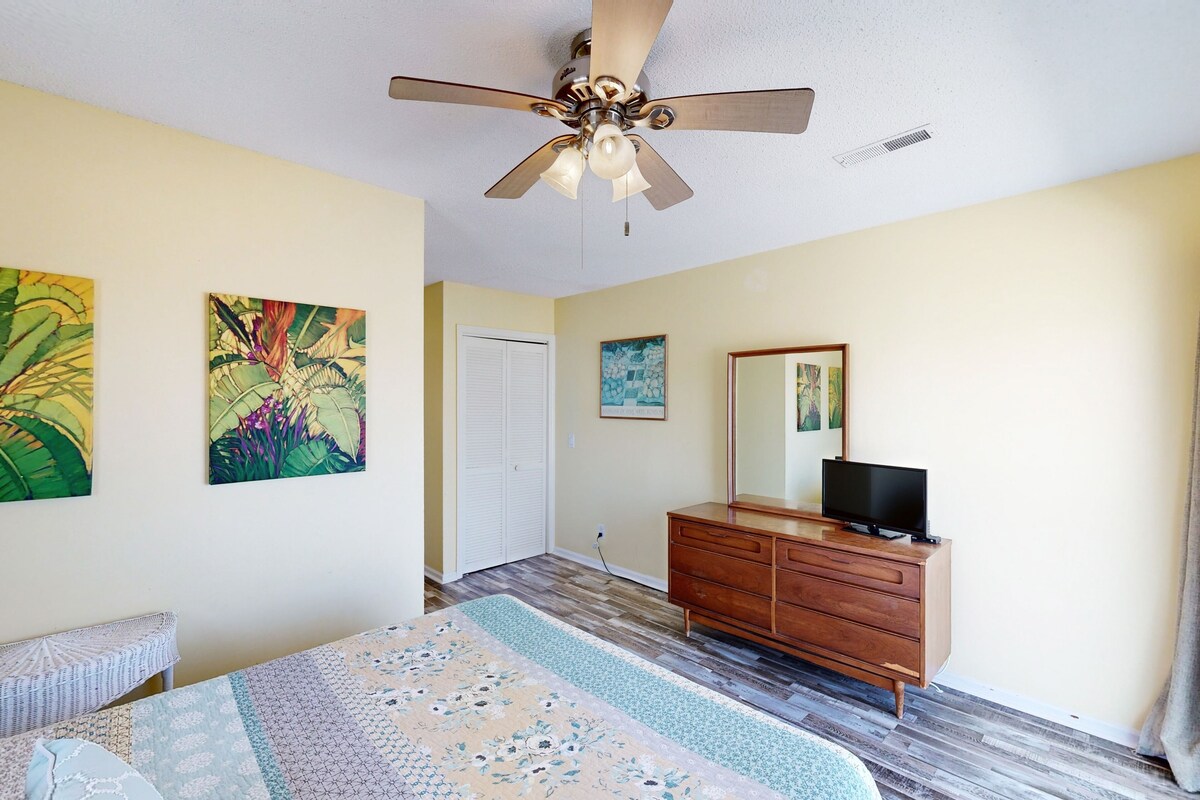 Dog-Friendly Home Right On Beach w/ Private Washer/Dryer & Free WiFi