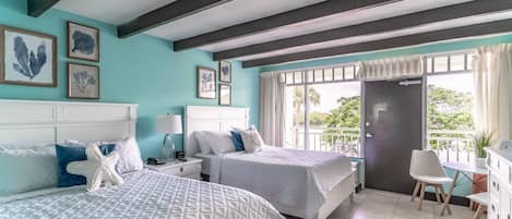 Beautifully Remodeled Canalside Unit at Little Harbor Inn