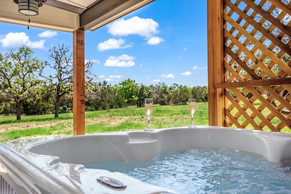 Outdoor spa tub
