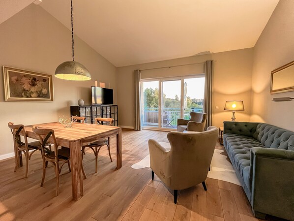 Haus Friesen Appartement 8 - Wohnbereich und Balkon