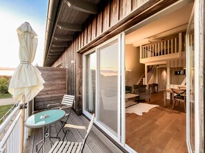 Haus Friesen Appartement 8 - Wohnbereich und Balkon