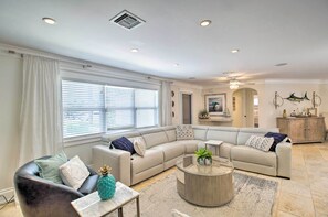Living Room | Free WiFi