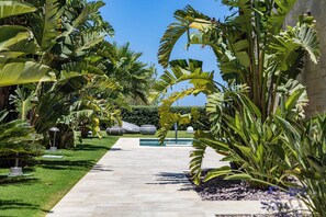 Guests will have access and full privacy to all areas indoor and outdoor! The two Villas only share a parking area.