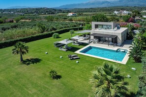 Large lawned covered garden, ideal for the children to play!