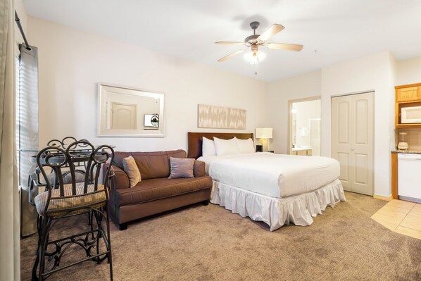 Cable TV, Kitchenette, Washer and Dryer, Sitting / Dining Area, Queen Bed