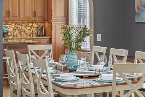 Beautiful Dining Room Setting for Gatherings with Your Family and Friends 