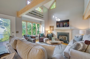 Living Room | Air Conditioning | Central Heating | Free WiFi