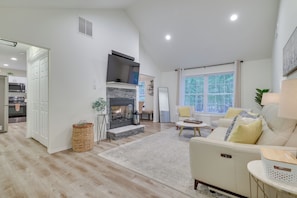 Living Room | Smart TV w/ Cable, Hulu, & Disney + | Central Heat & A/C