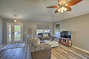 Front Living Room | Entrance | Keyless Entry