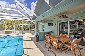 Private Pool & Hot Tub | Outdoor Entertainment Area | Gas Grill | Smart TV