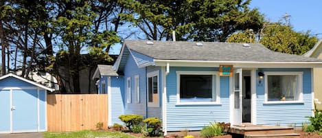 The Coasty Cabin in Lincoln City, Oregon.