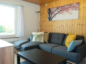 Möbel, Interior Design, Flooring, Couch, Holz, Fussboden, Wohnzimmer, Tabelle, Zimmer, Beleuchtung