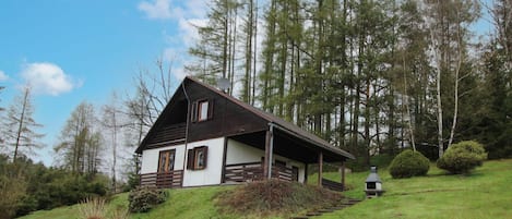 Wolk, Lucht, Fabriek, Gebouw, Eigendom, Venster, Ecoregio, Boom, Natuurlijk Landschap, Huis