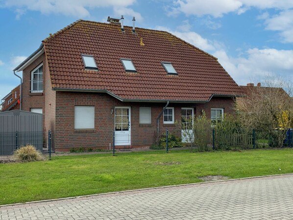 Nuage, Ciel, Plante, Propriété, Fenêtre, Bâtiment, Lot Terre, Maison, Bois, Chalet
