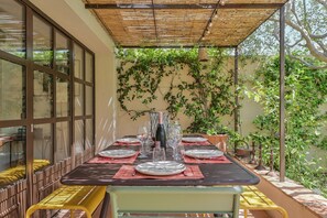 Outdoor dining